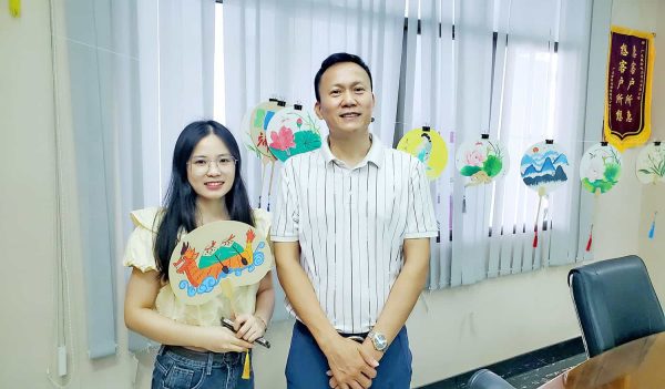 ▲昊陽董事長(zhǎng)涂總與獲獎(jiǎng)?wù)吆嫌? src=
